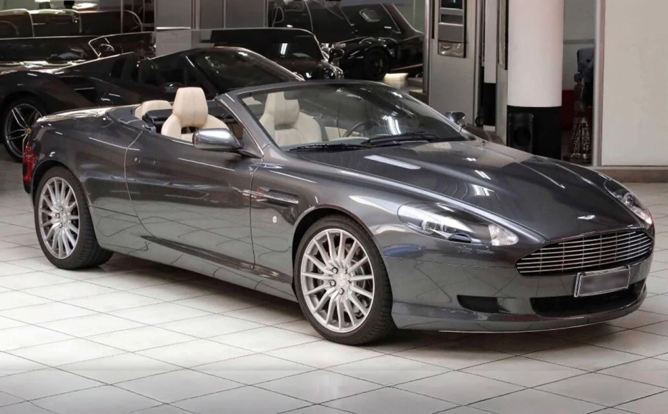 DB9